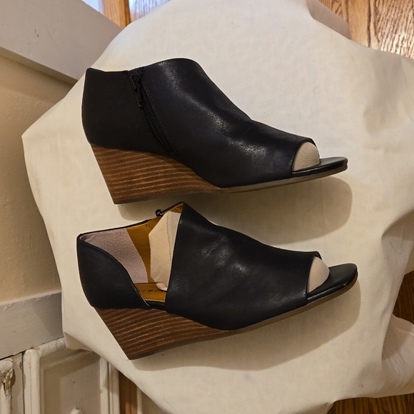 Lucky Brand black leather toe less wedges Sz 7.5M 🥿 - Picture 3 of 8